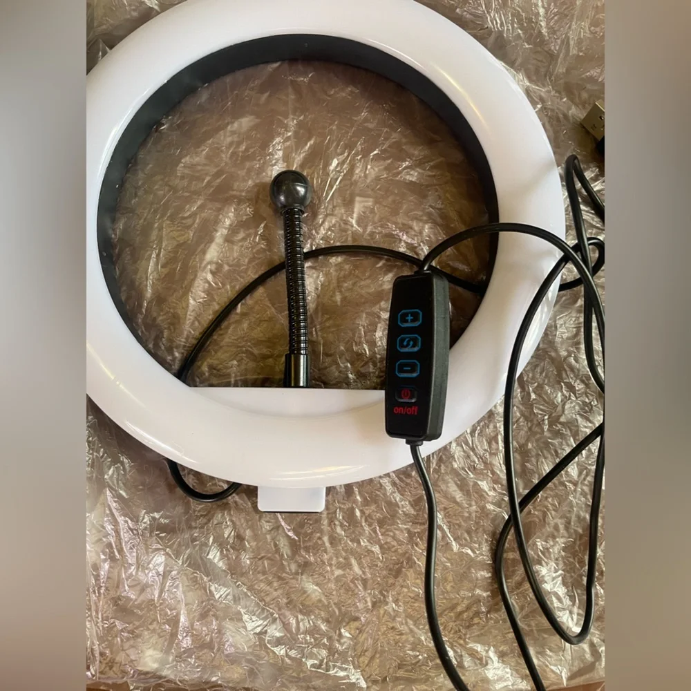 8” Ring Fill Light. Perfect For Beginner Content Creators 💡